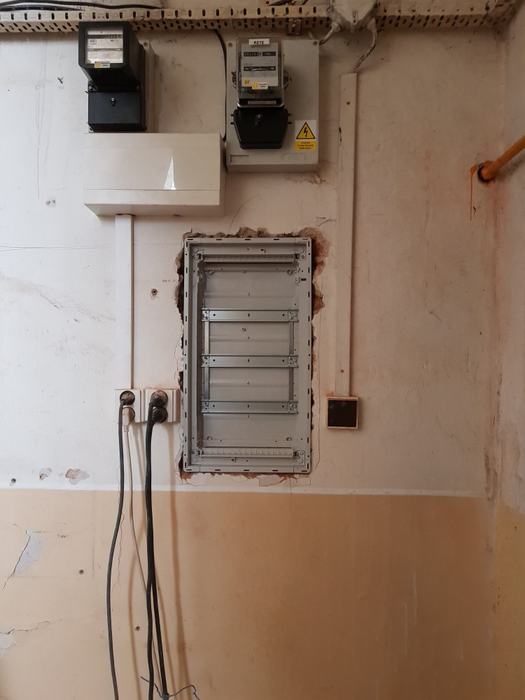 Zasekání a instalace elektro skříně
